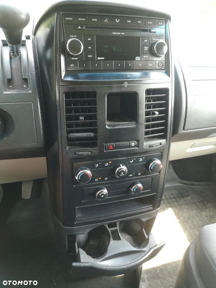 Dodge Caravan - 23