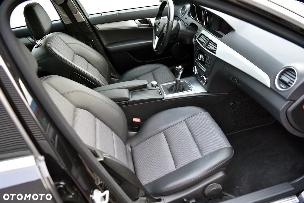 Mercedes-Benz Klasa C 180 BlueEFFICIENCY Avantgarde - 16