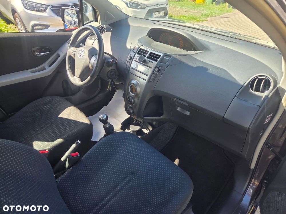 Toyota Yaris - 10