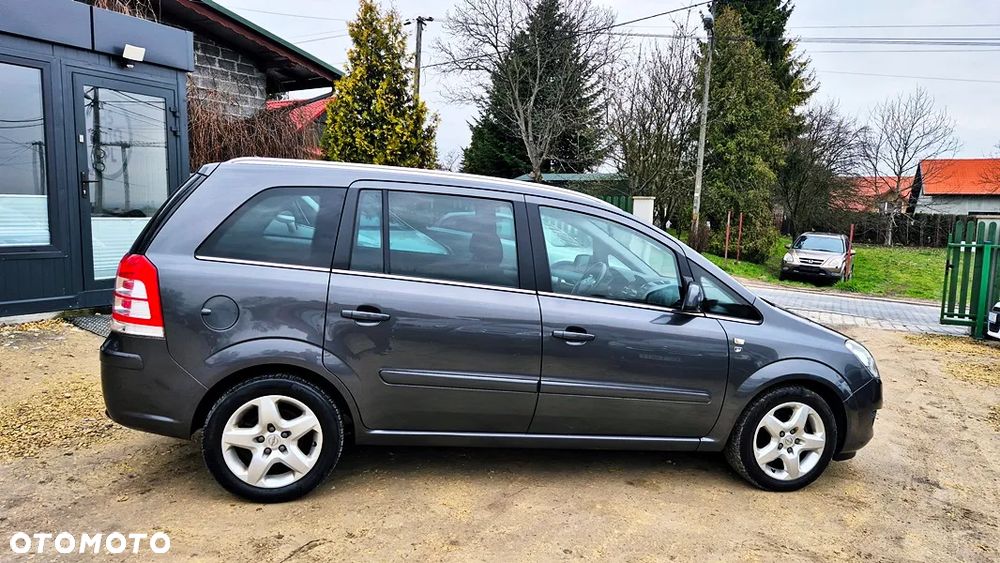 Opel Zafira 1.8 Cosmo EU5 - 9