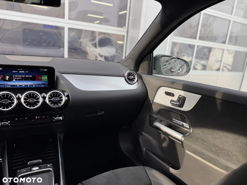 Mercedes-Benz GLA 200 AMG Line - 16