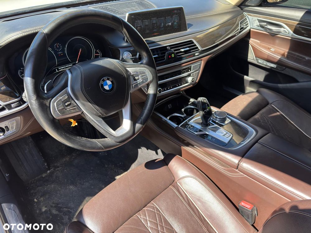 BMW Seria 7 750i xDrive Edition Exclusive - 32