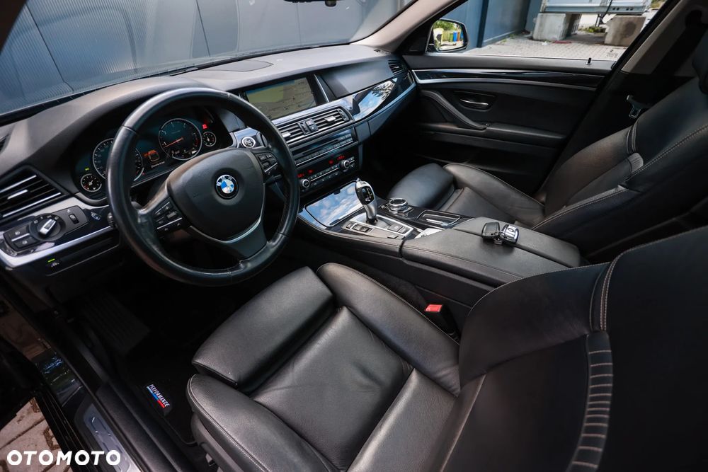 BMW Seria 5 525d Sport-Aut Luxury Line - 3