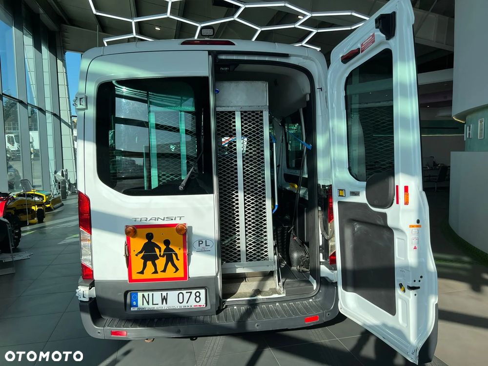 Ford Transit 350 Combi 2.2 TDCi Manual / BEZWYPADKOWY / GWARANCJA / 9 MIEJSC / SERWISOWANY / 1WŁ. / ORYGINALNY PRZEBIEG / RAMPA DLA INWALIDÓW - 14