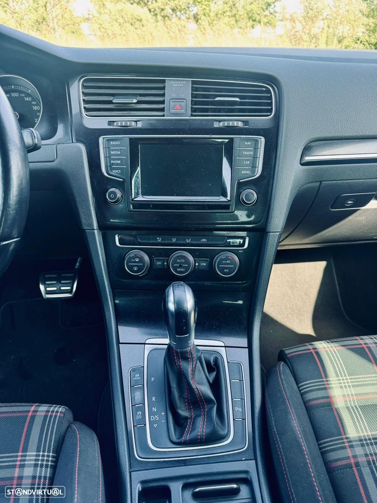 VW Golf GTI BlueMotion DSG - 12