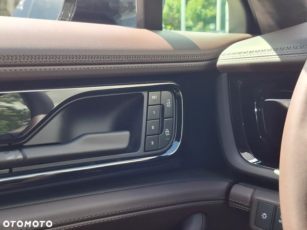 Porsche Panamera Turbo S E-Hybrid PHEV - 24