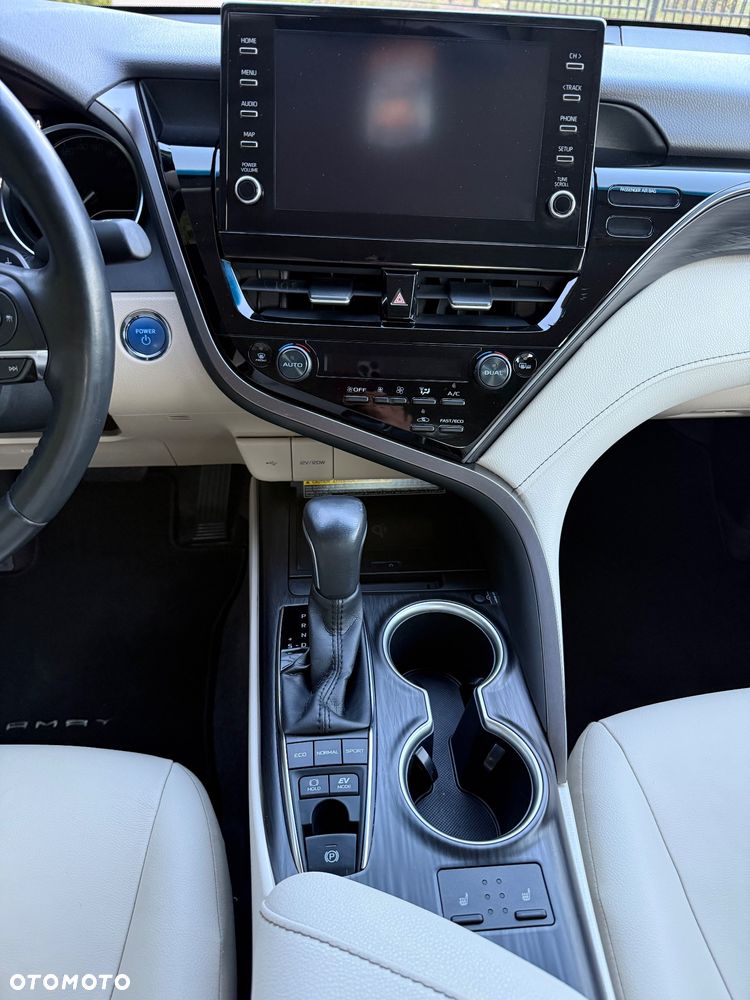 Toyota Camry 2.5 Hybrid Executive CVT - 26