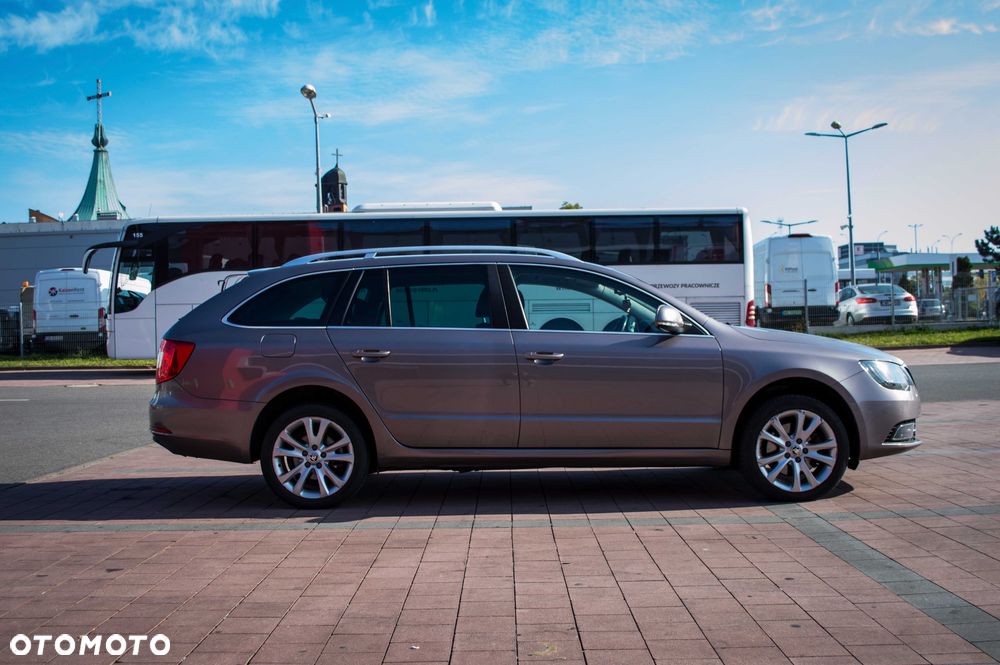 Skoda Superb 2013 photo 4