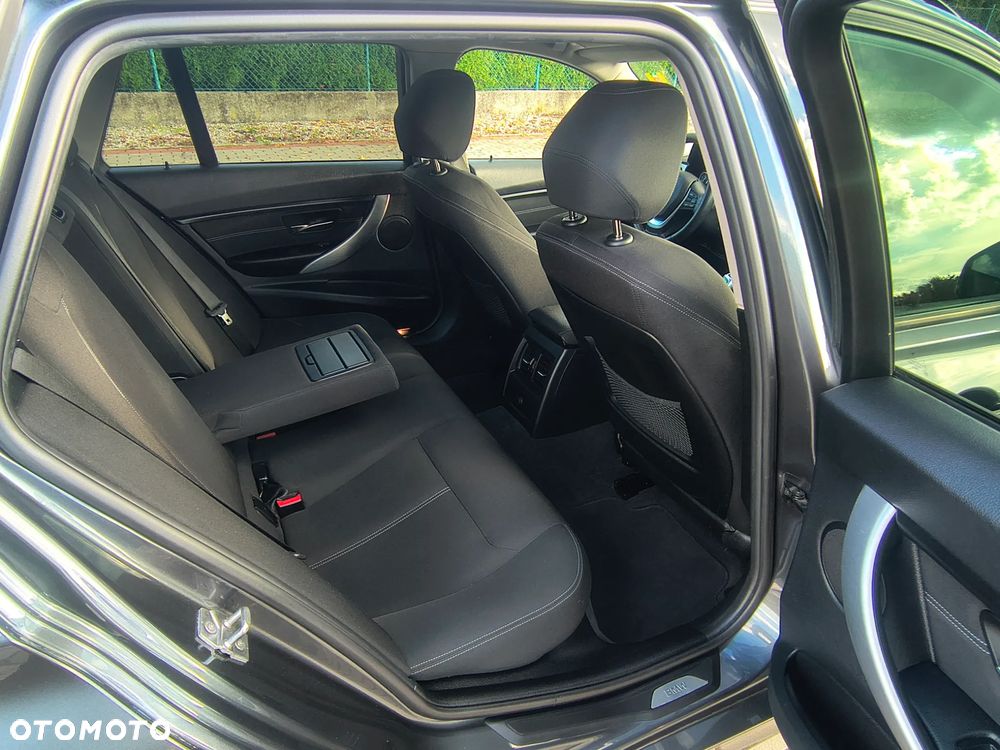 BMW Seria 3 318d Sport Line - 17