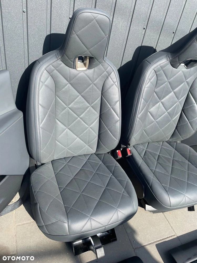 FOTELE TAPICERKA SPORT WENTYLOWANE ELEKTRYCZNE SKÓRA PERFORACJA BMW iX I20 - 2