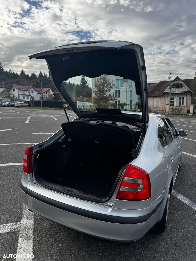 Skoda Octavia 1.6 Ambiente - 15