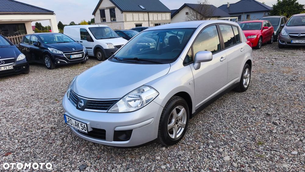 Nissan Tiida - 1