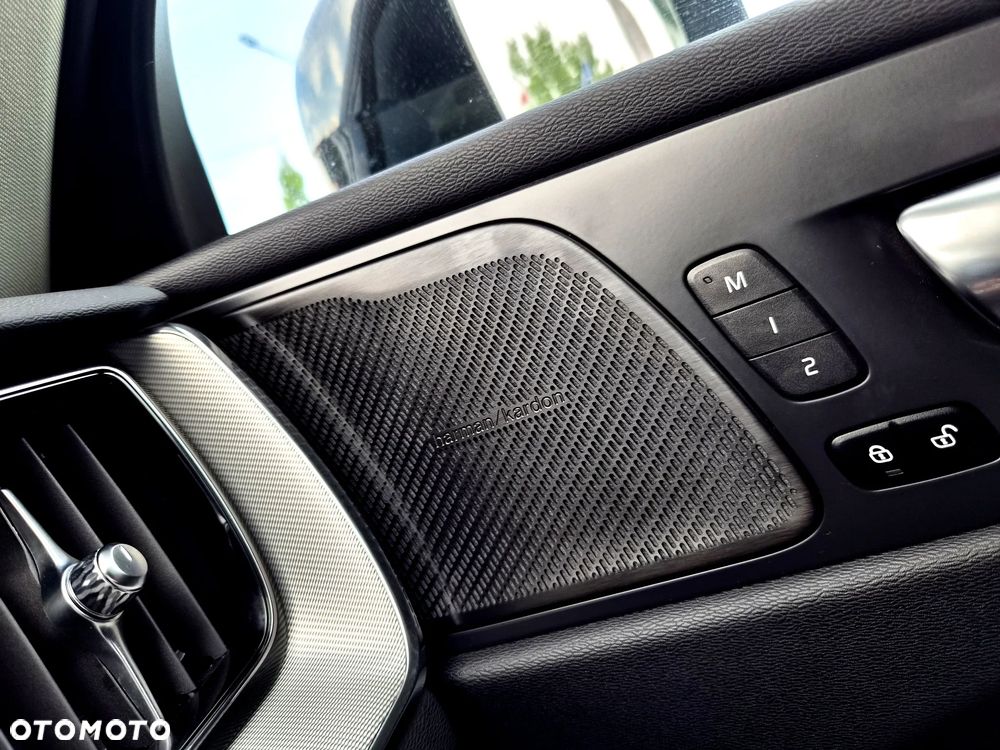 Volvo XC 60 B4 D AWD Plus Dark - 18