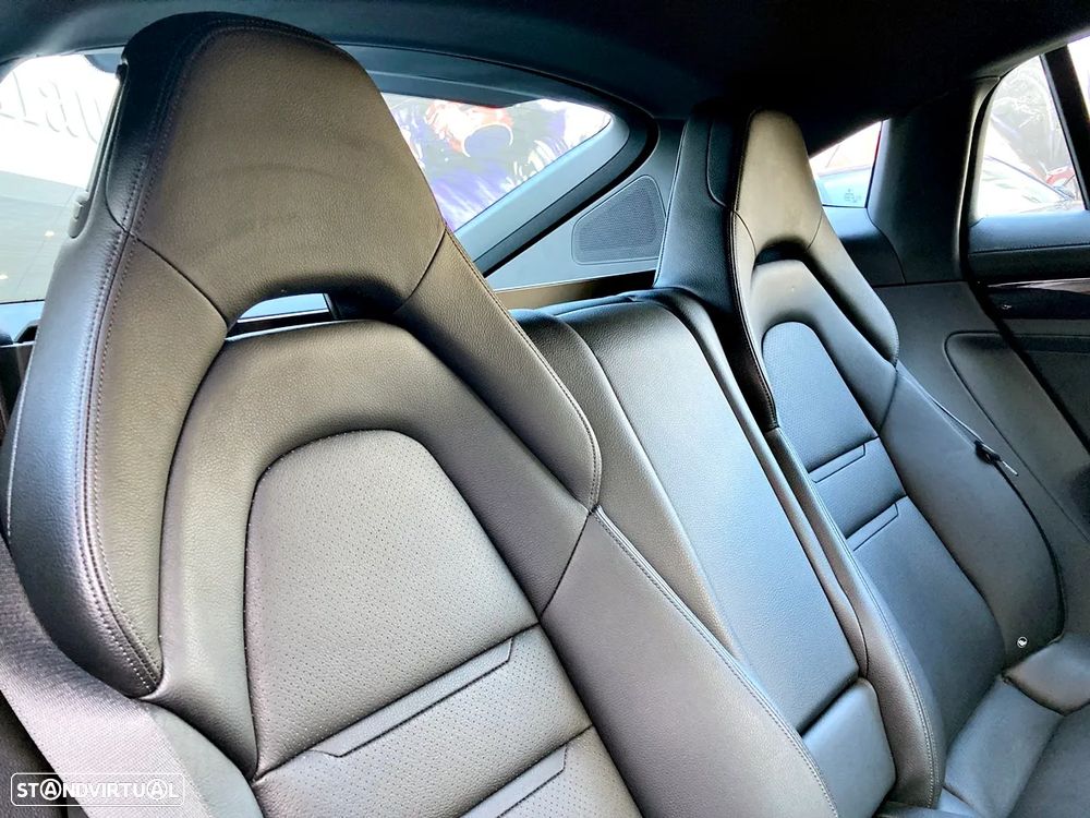 Porsche Panamera 4 E-Hybrid - 36
