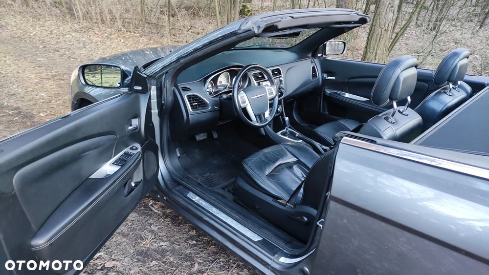Chrysler 200 - 12