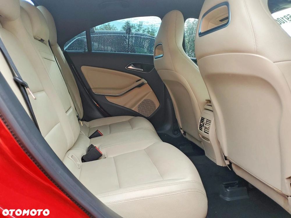 Mercedes-Benz CLA 250 4Matic 7G-DCT AMG Line - 9