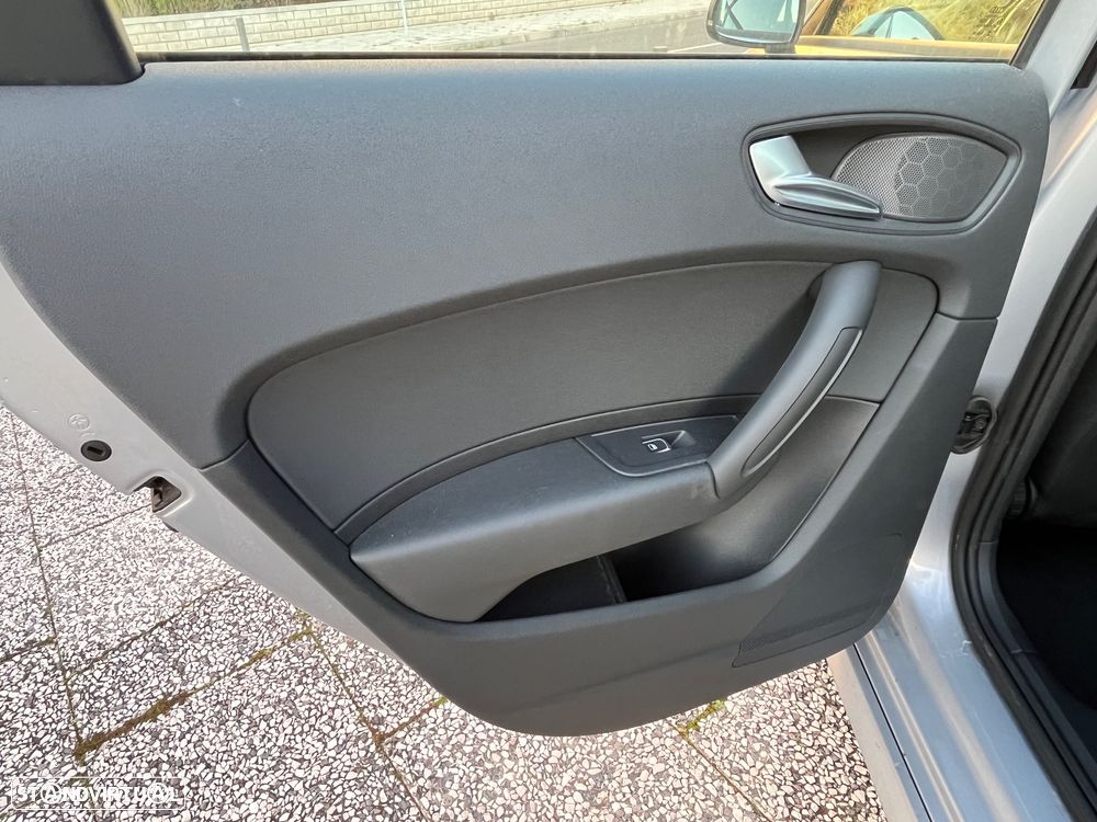 Audi A1 Sportback 1.6 TDI S-line - 27