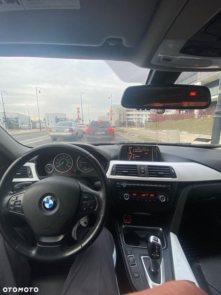 BMW Seria 3 328i - 15