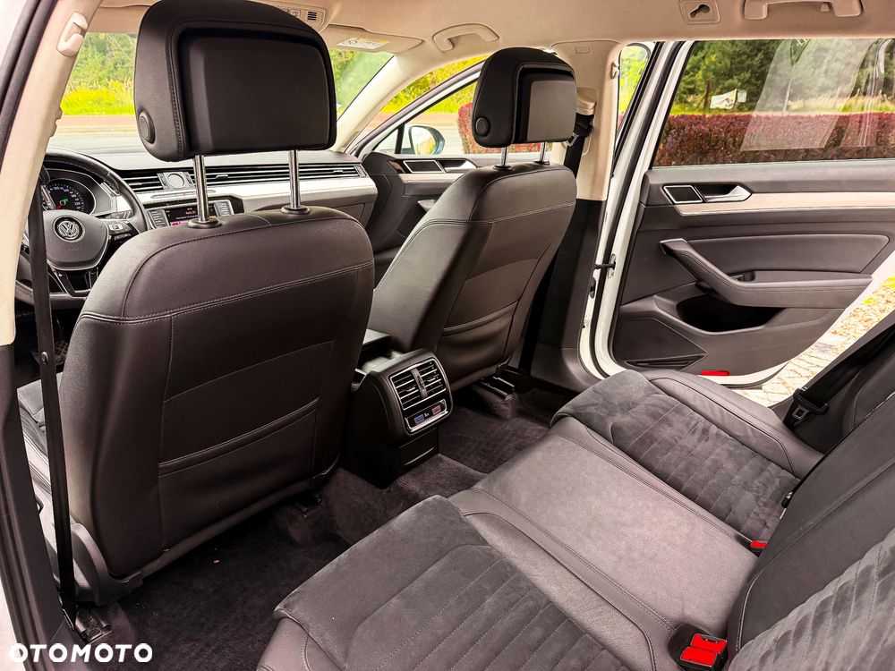 Volkswagen Passat - 29