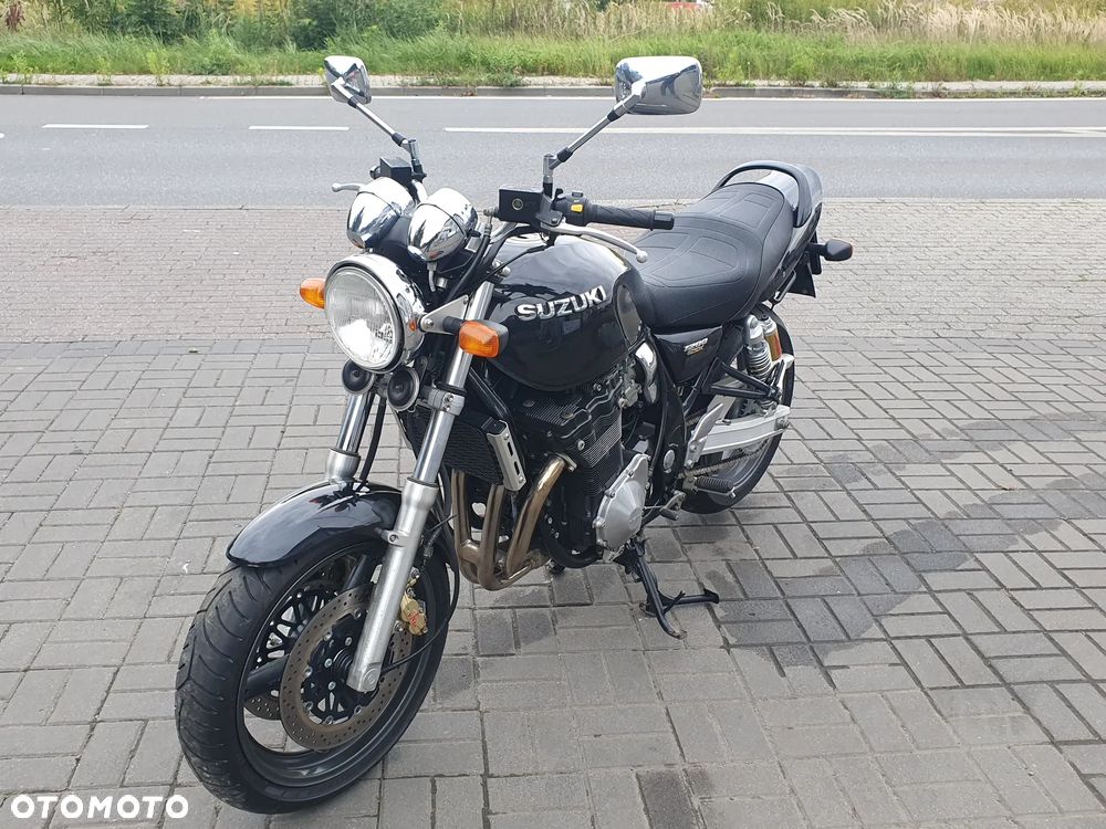 Suzuki GSX - 6