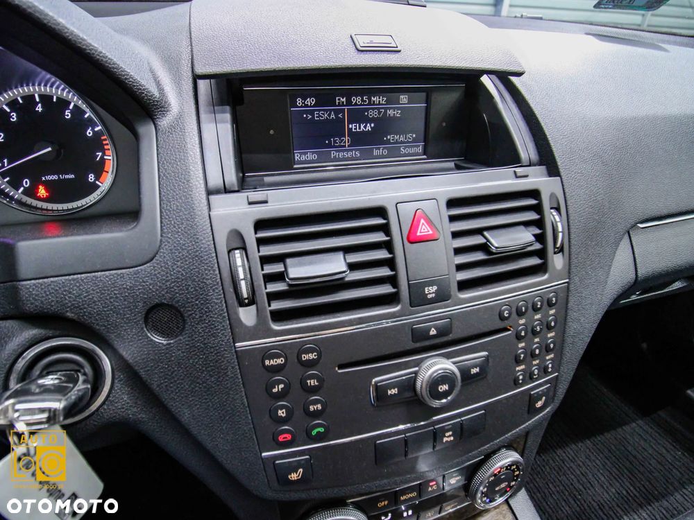 Mercedes-Benz Klasa C 180 CGI Automatik BlueEFFICIENCY Elegance - 20