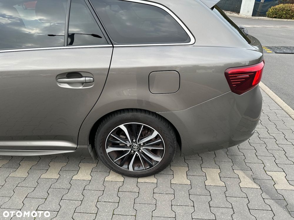 Toyota Avensis 1.8 Premium - 23