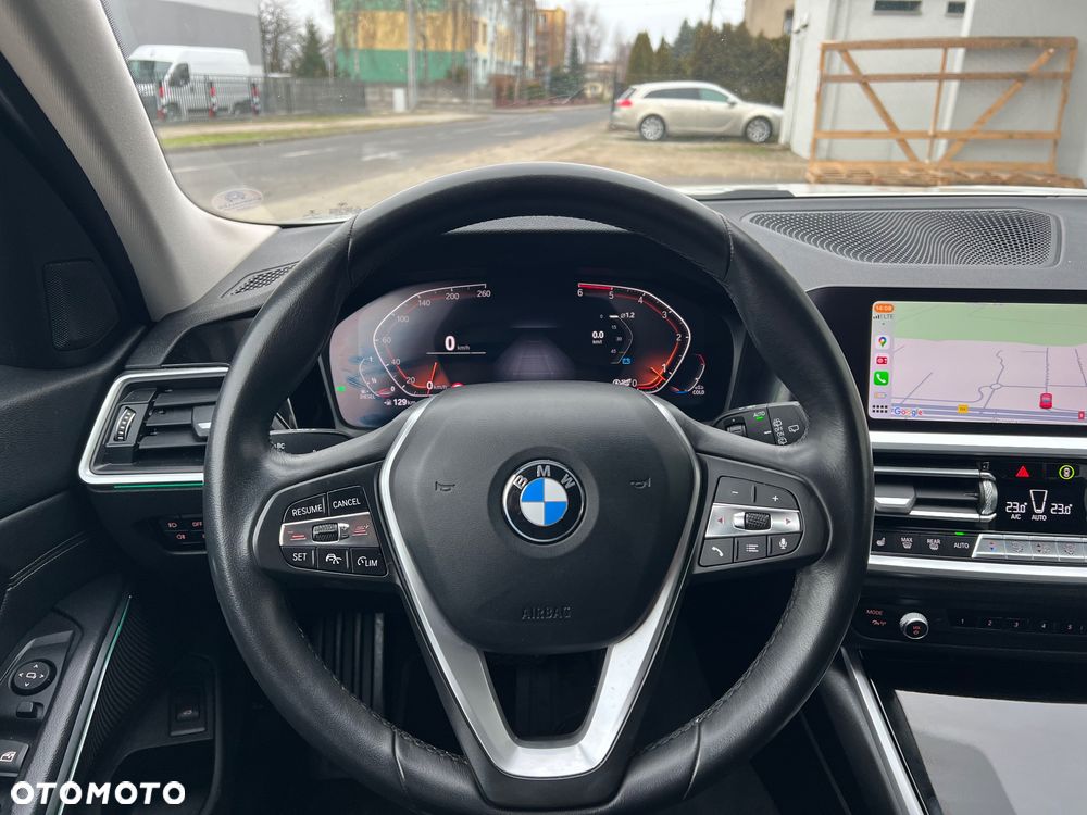 BMW Seria 3 320d Sport Line Shadow - 11