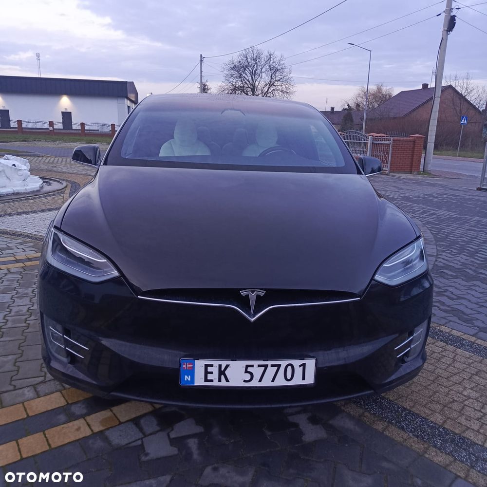 Tesla Model X - 3