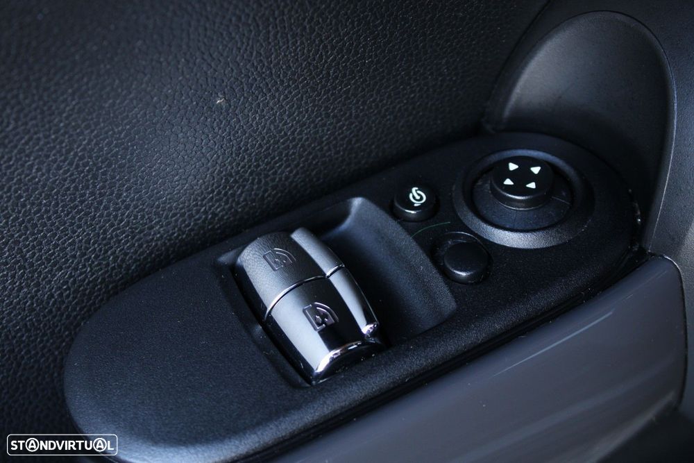 MINI 3 Portas One D - 30