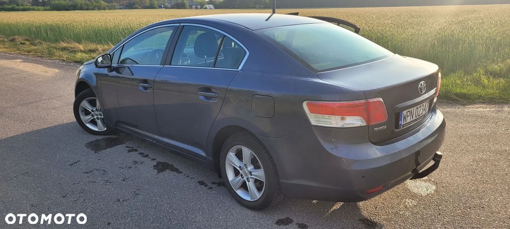 Toyota Avensis 1.8 Sol - 14