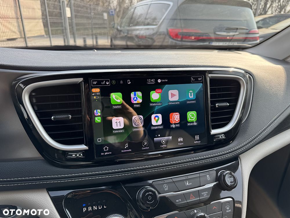 Chrysler Pacifica - 32