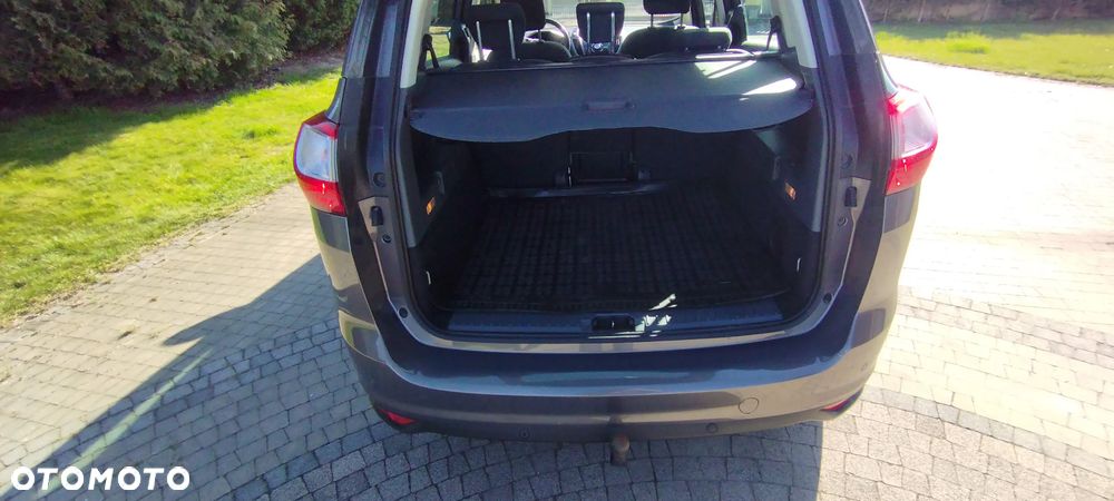 Ford Grand C-MAX - 11