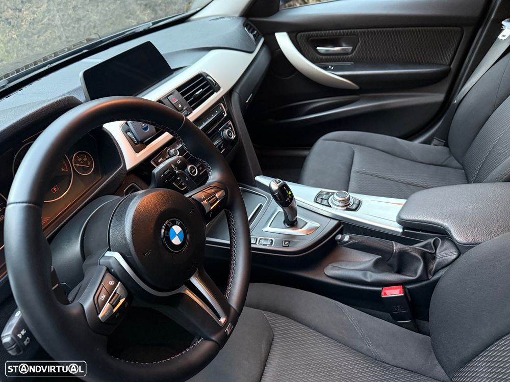 BMW 320 d Touring xDrive Auto - 4