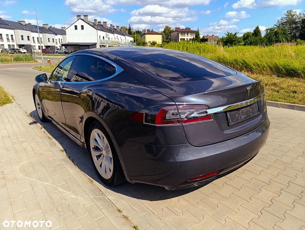 Tesla Model S - 6