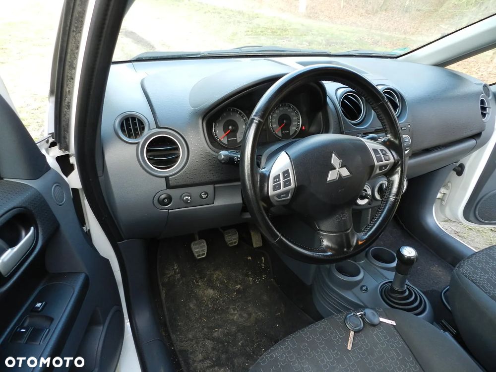 Mitsubishi Colt - 14