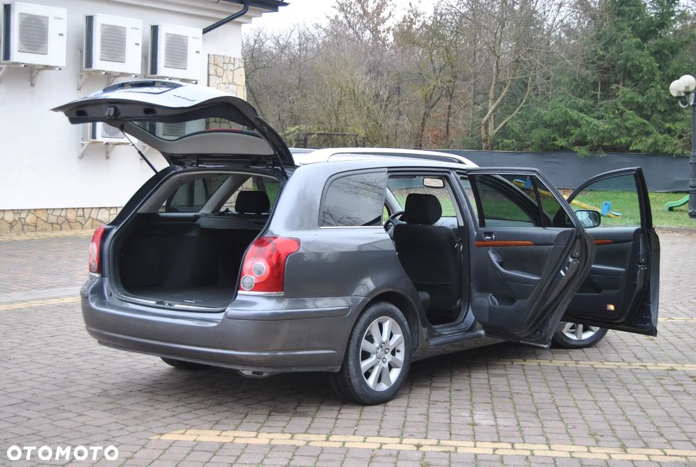 Toyota Avensis 1.8 VVT-i Sol - 19