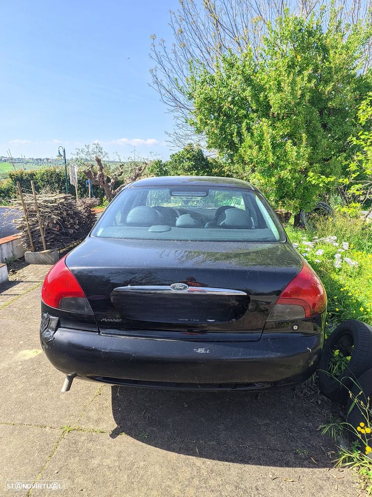 Ford Mondeo 2.0i Ghia - 6