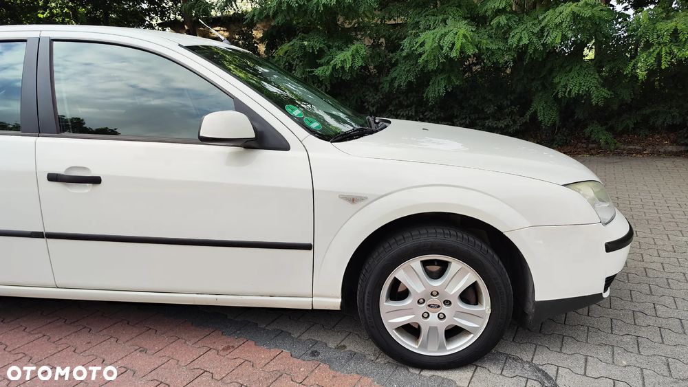 Ford Mondeo 1.8 Trend - 12