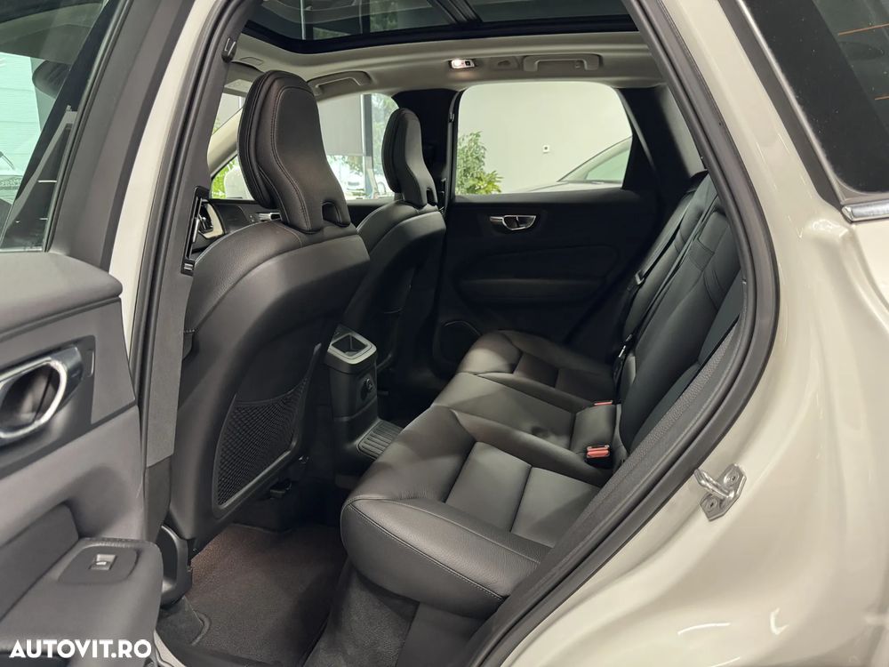 Volvo XC 60 T6 AWD Recharge Geartronic Inscription - 8