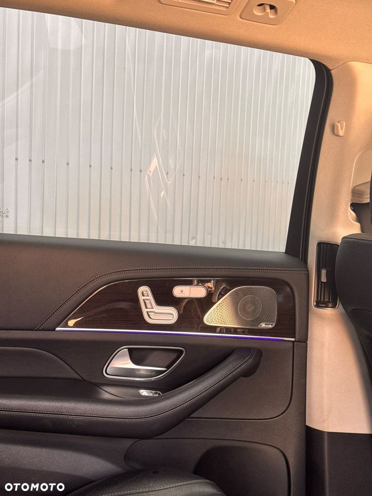 Mercedes-Benz GLS - 12