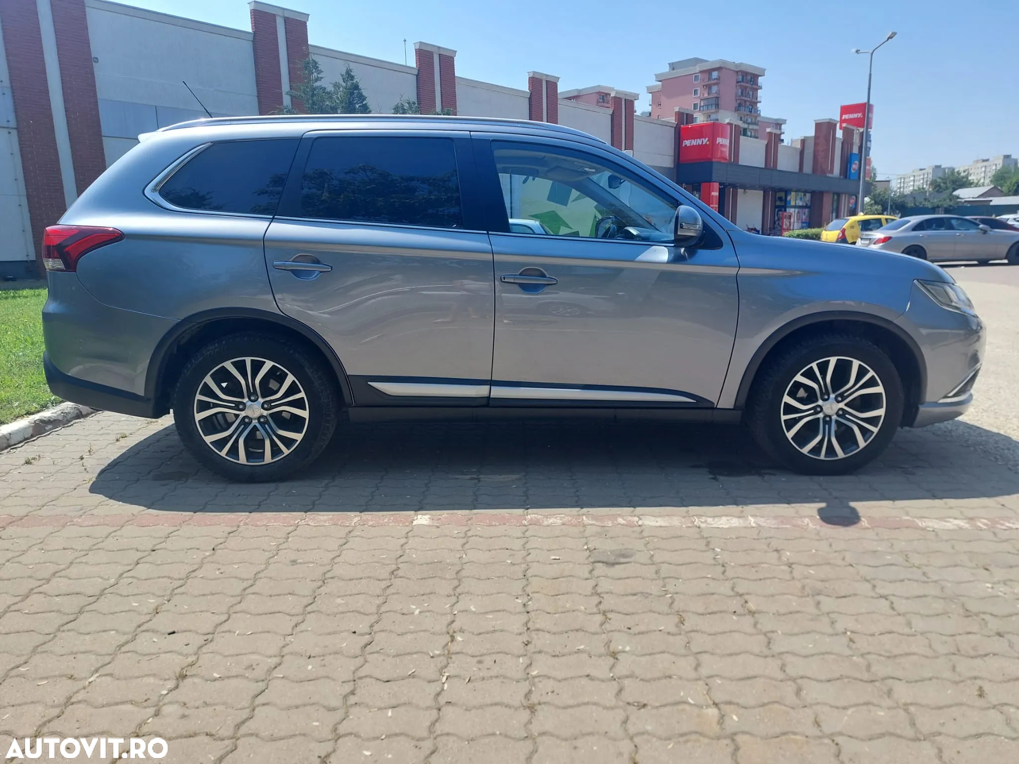 Mitsubishi Outlander 2.2 Litre DI-D AWD Intense Aut. - 10