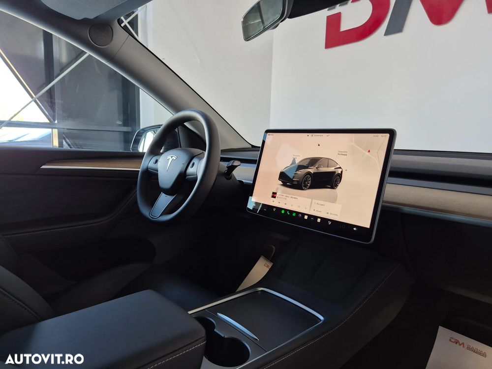 Tesla Model Y Long Range Dual Motor AWD - 9
