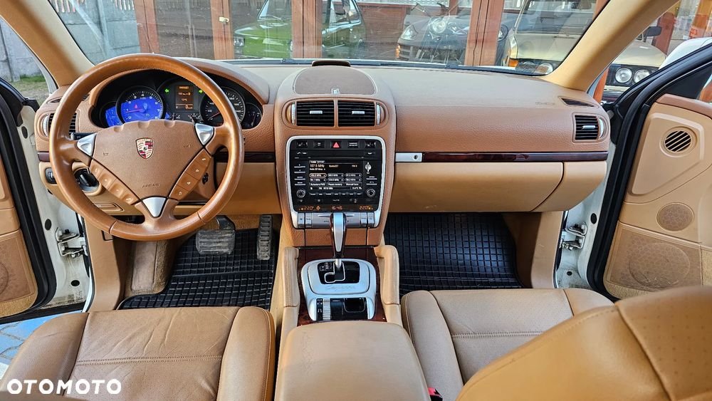 Porsche Cayenne - 5