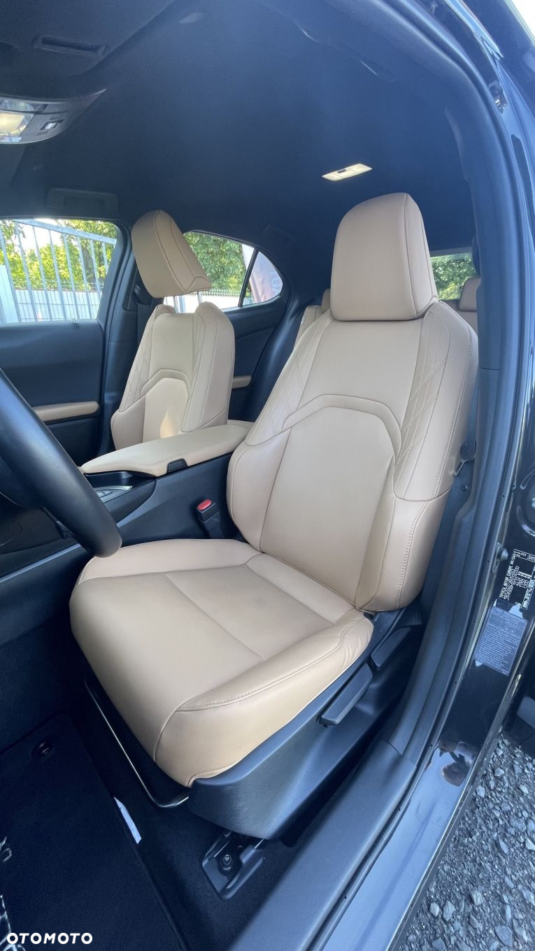 Lexus UX - 9
