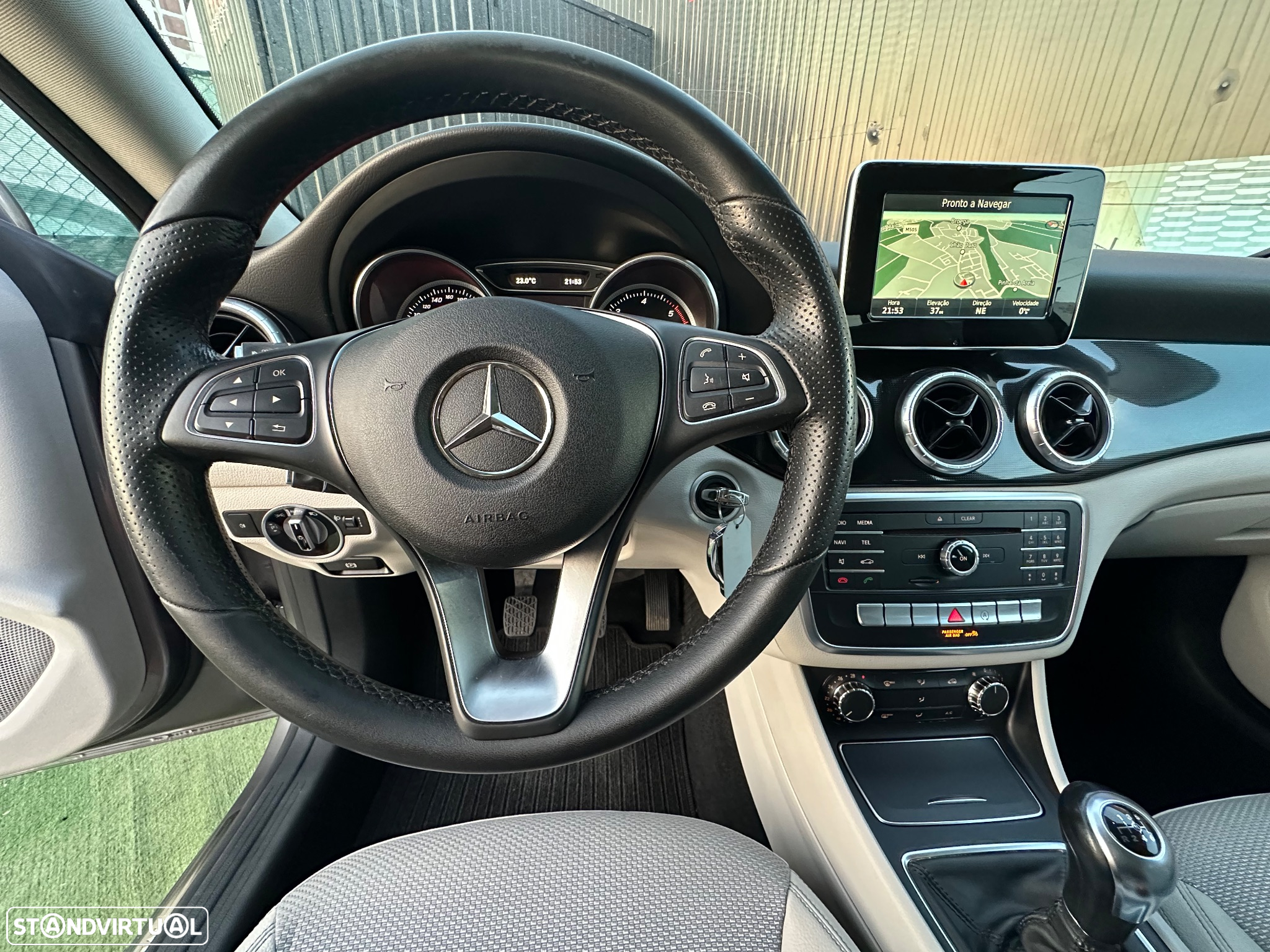Mercedes-Benz CLA 180 d Shooting Brake - 13
