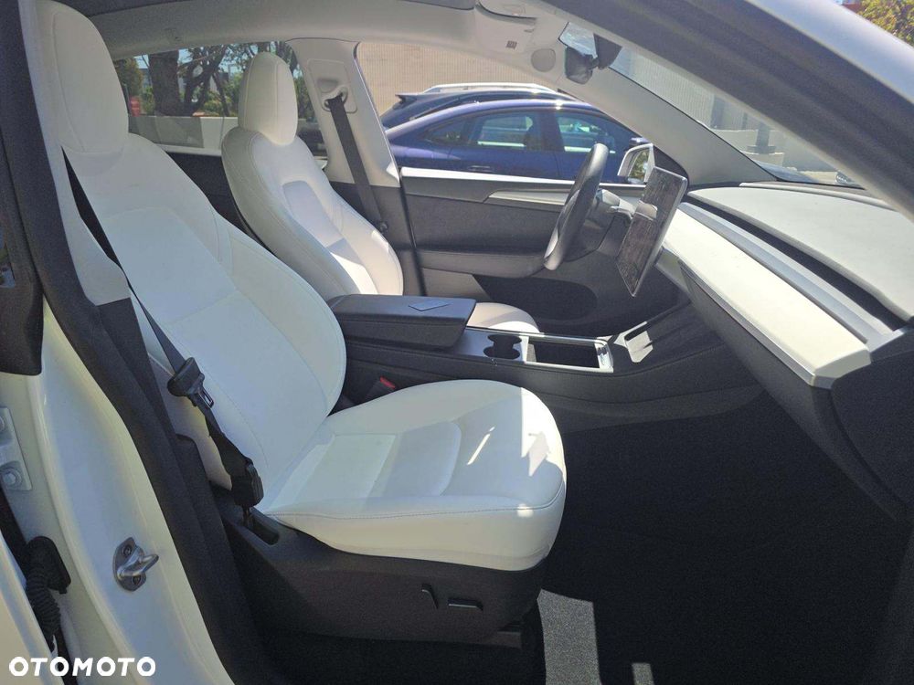 Tesla Model Y Long Range Dual Motor AWD - 7