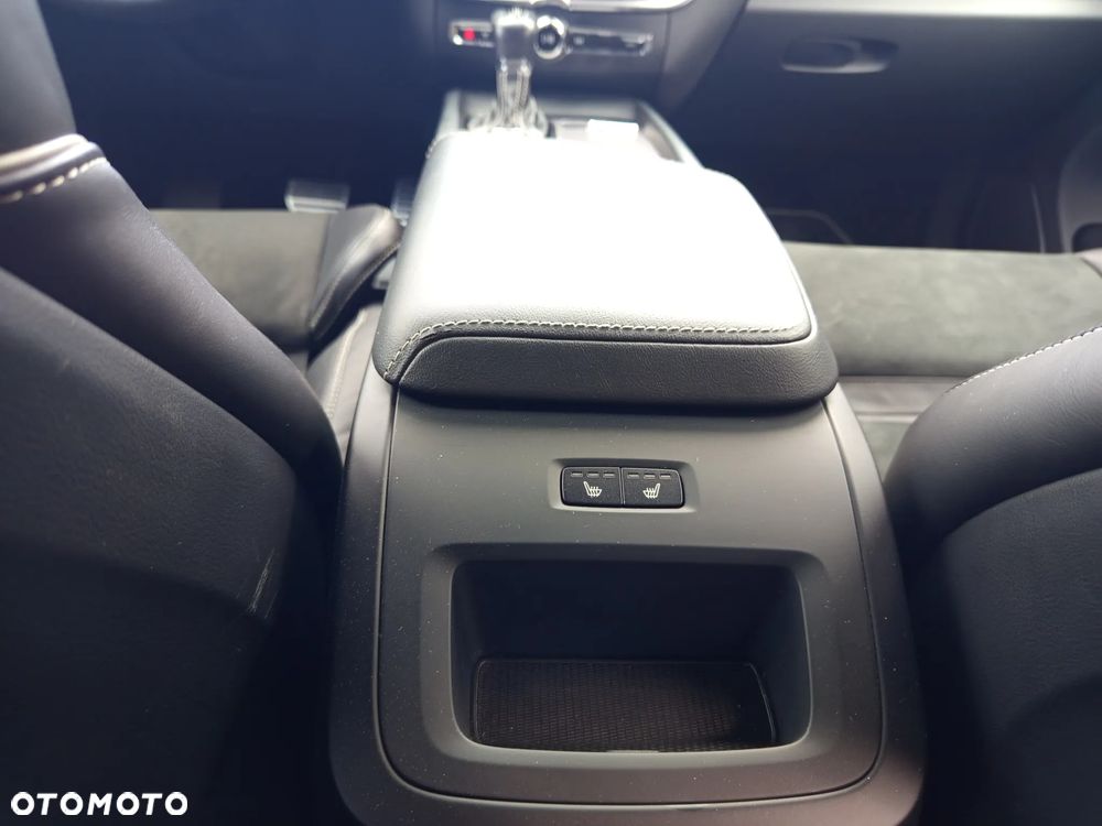 Volvo XC 60 D4 R-Design - 23