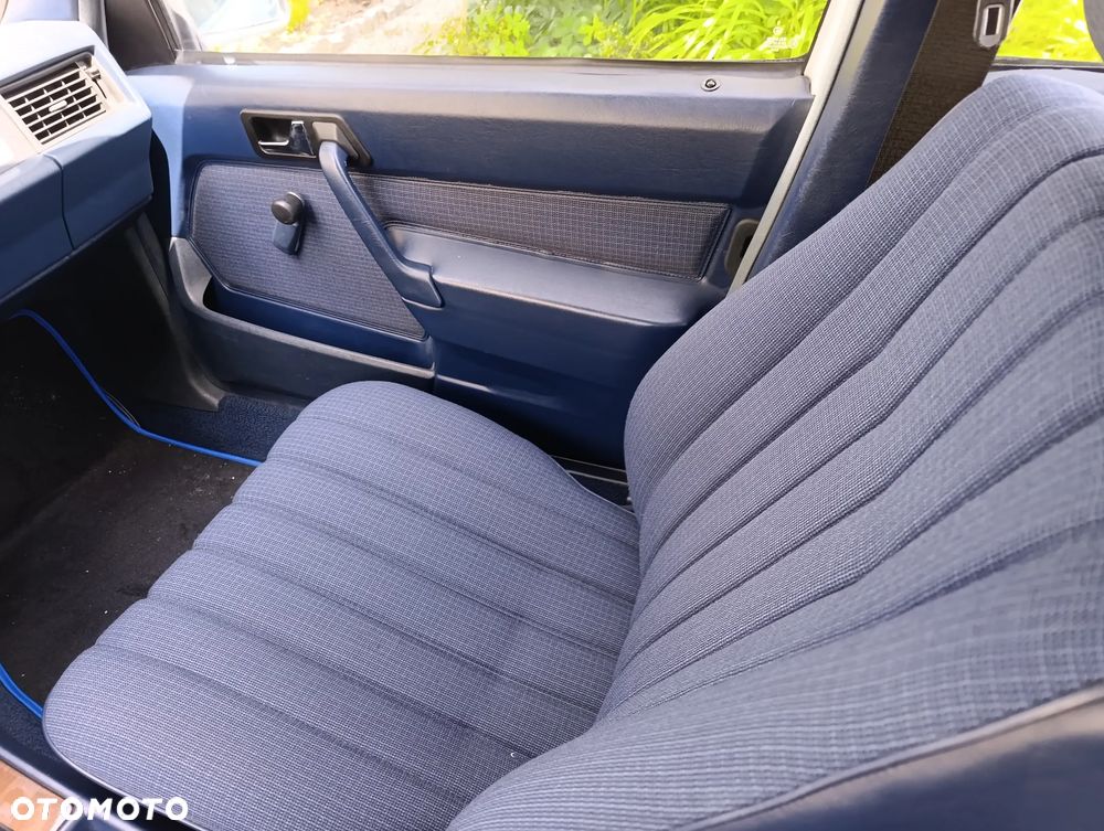 Mercedes-Benz W201 (190) - 12