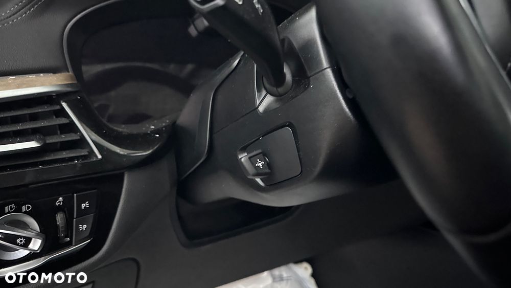 BMW Seria 5 530e xDrive Luxury Line sport - 16