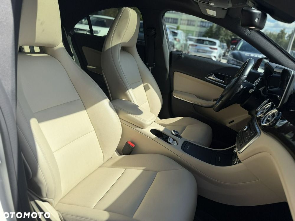 Mercedes-Benz CLA - 23